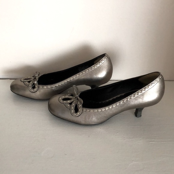 Franco Sarto leather kitten heels, size 6. - Picture 2 of 8